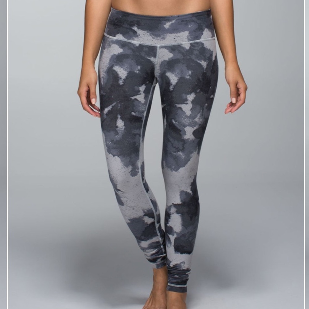 EUC Lululemon Wunder Under Pant Floral Platoon Silver Spoon Ambient Grey size 2